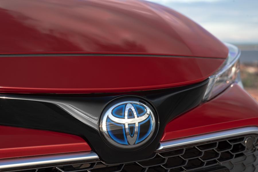 Детали экстерьера Toyota Corolla Hybrid 2018 года  (WW) (фото 28 из 61)